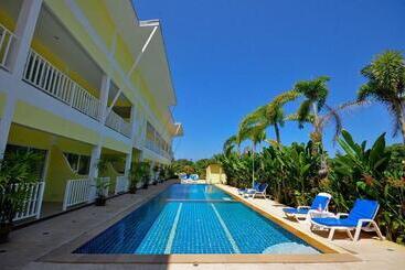 هتل Phuket Airport Sonwa Resort