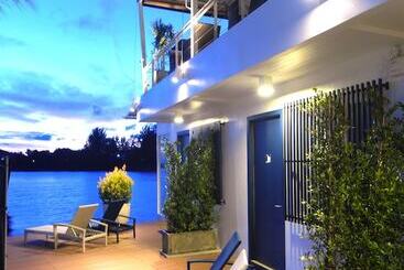 هتل Phuket Boat Quay