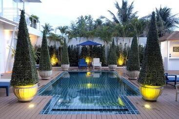 هتل Phuket Boat Quay
