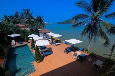 هتل Phuket Boat Quay