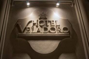 هتل Vela D'oro