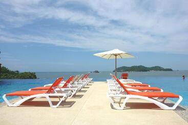 استراحتگاه Azul Ixtapa Grand All Inclusive Suites & Spa Convention Center