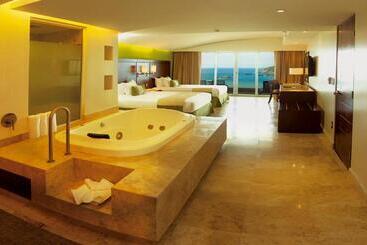 استراحتگاه Azul Ixtapa Grand All Inclusive Suites & Spa Convention Center