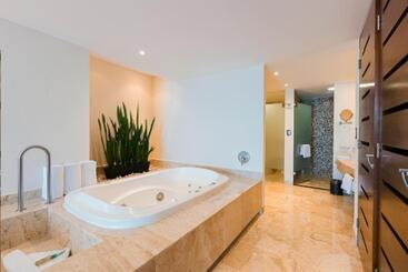 استراحتگاه Azul Ixtapa Grand All Inclusive Suites & Spa Convention Center