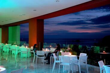 استراحتگاه Azul Ixtapa Grand All Inclusive Suites & Spa Convention Center