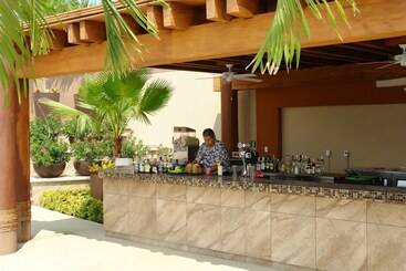 استراحتگاه Azul Ixtapa Grand All Inclusive Suites & Spa Convention Center