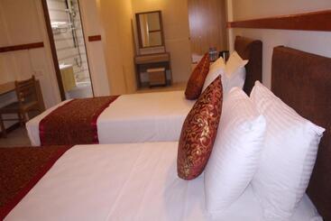 هتل One On Inn Maldives
