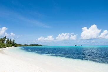 هتل One On Inn Maldives