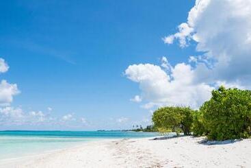 هتل One On Inn Maldives