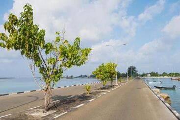هتل One On Inn Maldives
