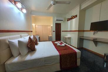 هتل One On Inn Maldives