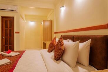 هتل One On Inn Maldives