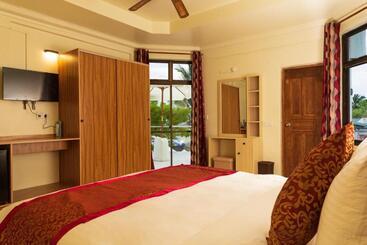 هتل One On Inn Maldives