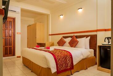 هتل One On Inn Maldives