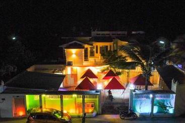 هتل One On Inn Maldives