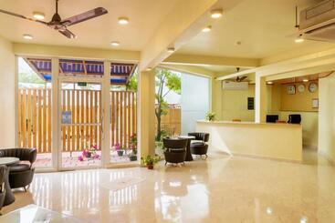 هتل One On Inn Maldives