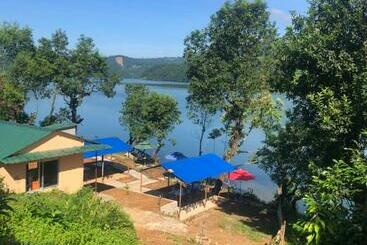 بنسيون Lake Wave Cottage & Restaurant