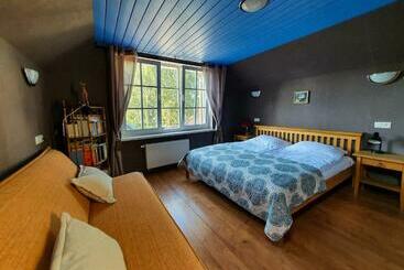 پانسیون Waterfront Villa Artvė With Sauna   Self Check In