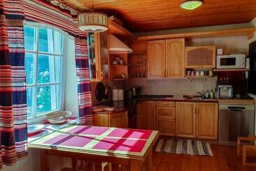 پانسیون Waterfront Villa Artvė With Sauna   Self Check In
