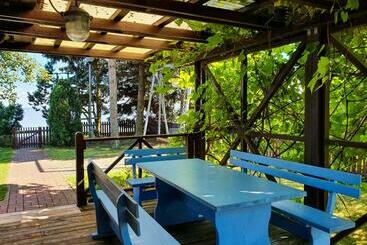 پانسیون Waterfront Villa Artvė With Sauna Self Check In