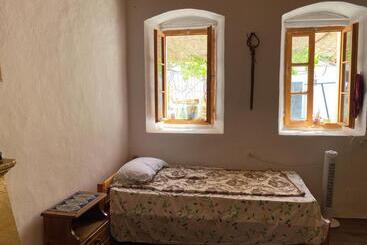 Shotgun Hostel & Guesthouse