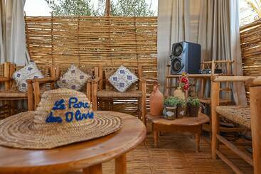 هتل Le Parc Des Oliviers