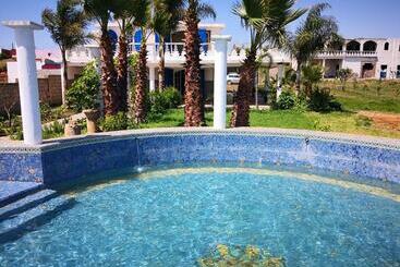 تختخواب و صبحانه Riad Des Oiseaux