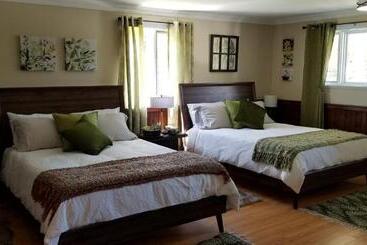 تختخواب و صبحانه Trinity Guest House