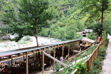 پانسیون Bee Eco Guest House