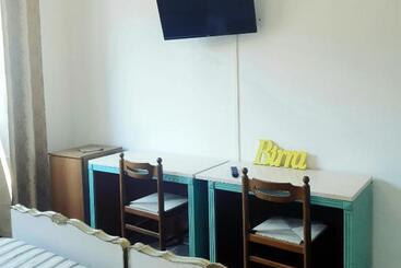 تختخواب و صبحانه Pop Art House Near Venice