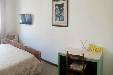تختخواب و صبحانه Pop Art House Near Venice
