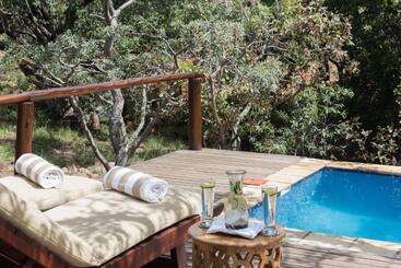 هتل Ndlovu Safari Lodge