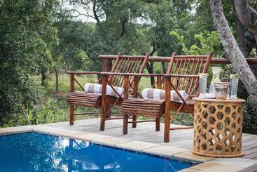 هتل Ndlovu Safari Lodge