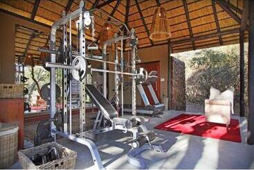 هتل Ndlovu Safari Lodge