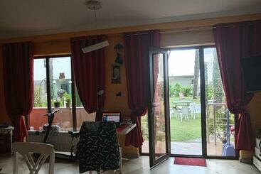 پانسیون Guest House Guriani