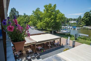 تختخواب و صبحانه Port étterem&panzió