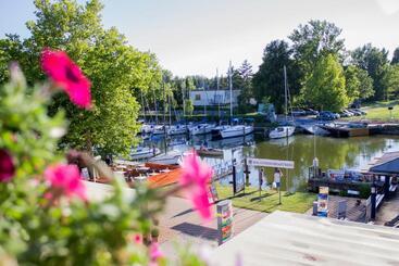 تختخواب و صبحانه Port étterem&panzió