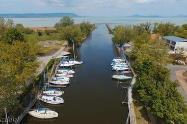 تختخواب و صبحانه Port étterem&panzió