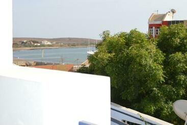 تختخواب و صبحانه Yacht Club Sal