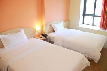 هتل 7days Inn Qinyang Xifeng District North Street