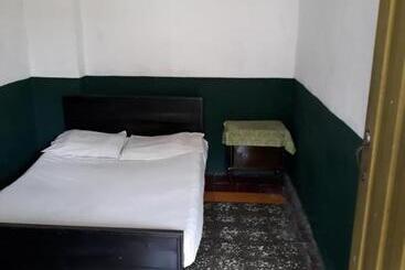 هتل Residencias Escorial