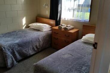 Moeraki Boulders Motel
