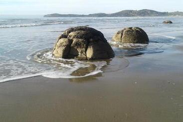 Moeraki Boulders Motel