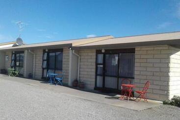 Moeraki Boulders Motel