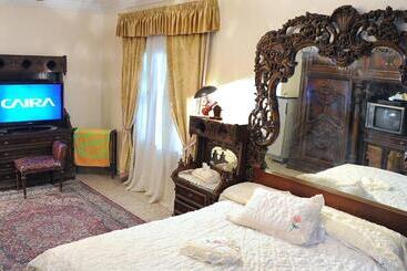 پانسیون Grand Museum Guest House