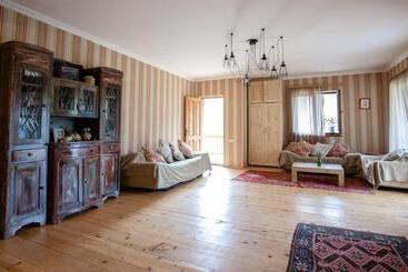پانسیون Nika Vacheishvili S Guest House