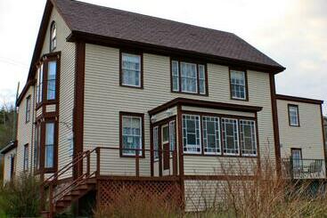 هاستل Bishop White Manor