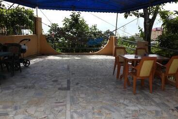 هاستل Guest House Lazika