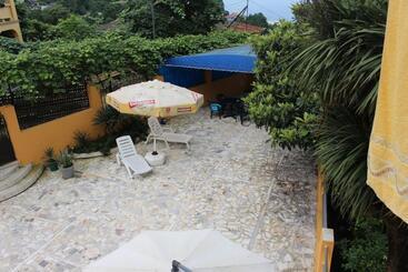 هاستل Guest House Lazika