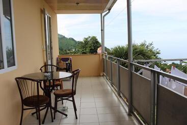 هاستل Guest House Lazika
